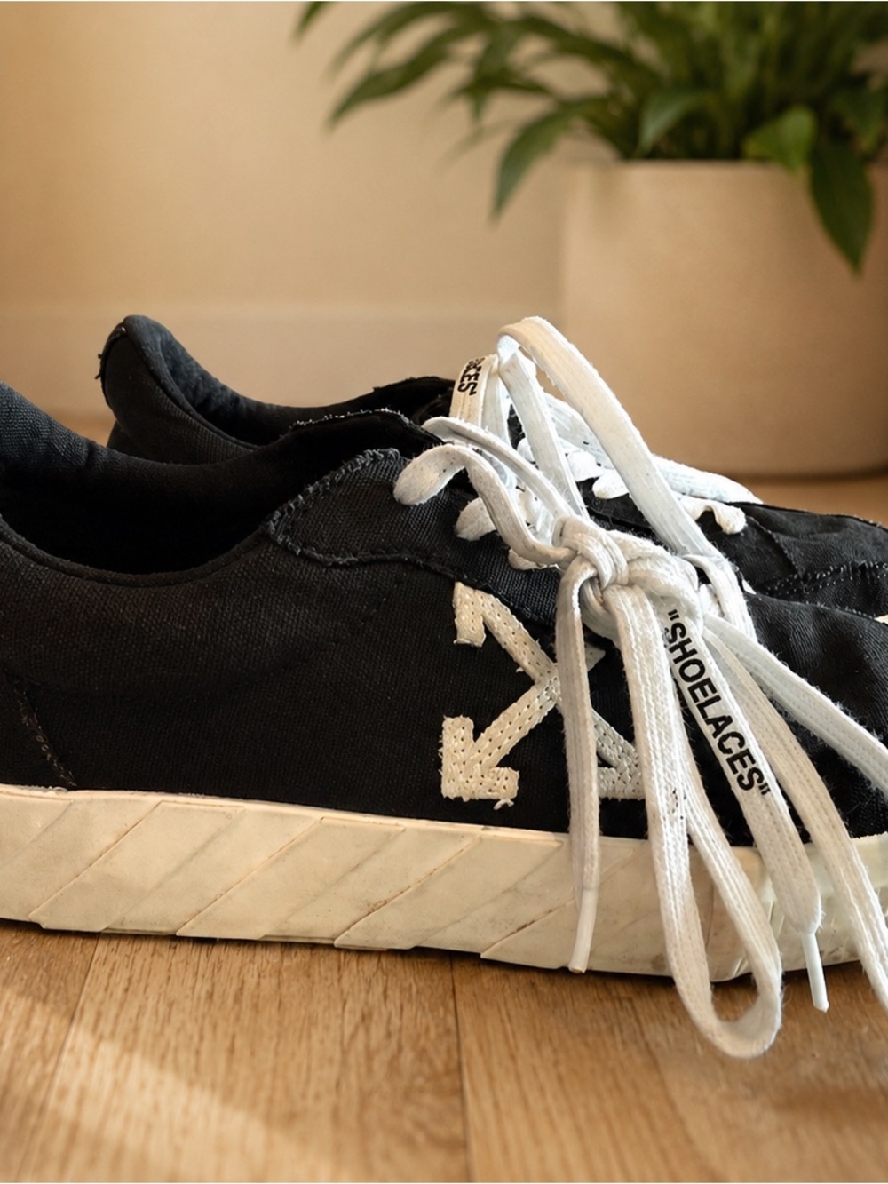 Off-White Low Vulcanized
Canvas Sneaker